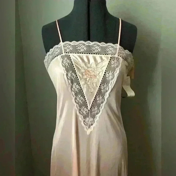 Vtg midcentury peach? Pink? nylon nightgown slip S-M? - Picture 1 of 9